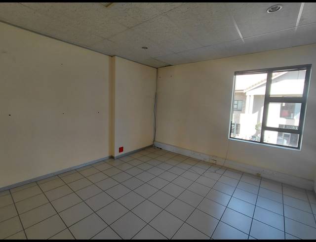 99M² OFFICE TO LET IN FOURWAYS